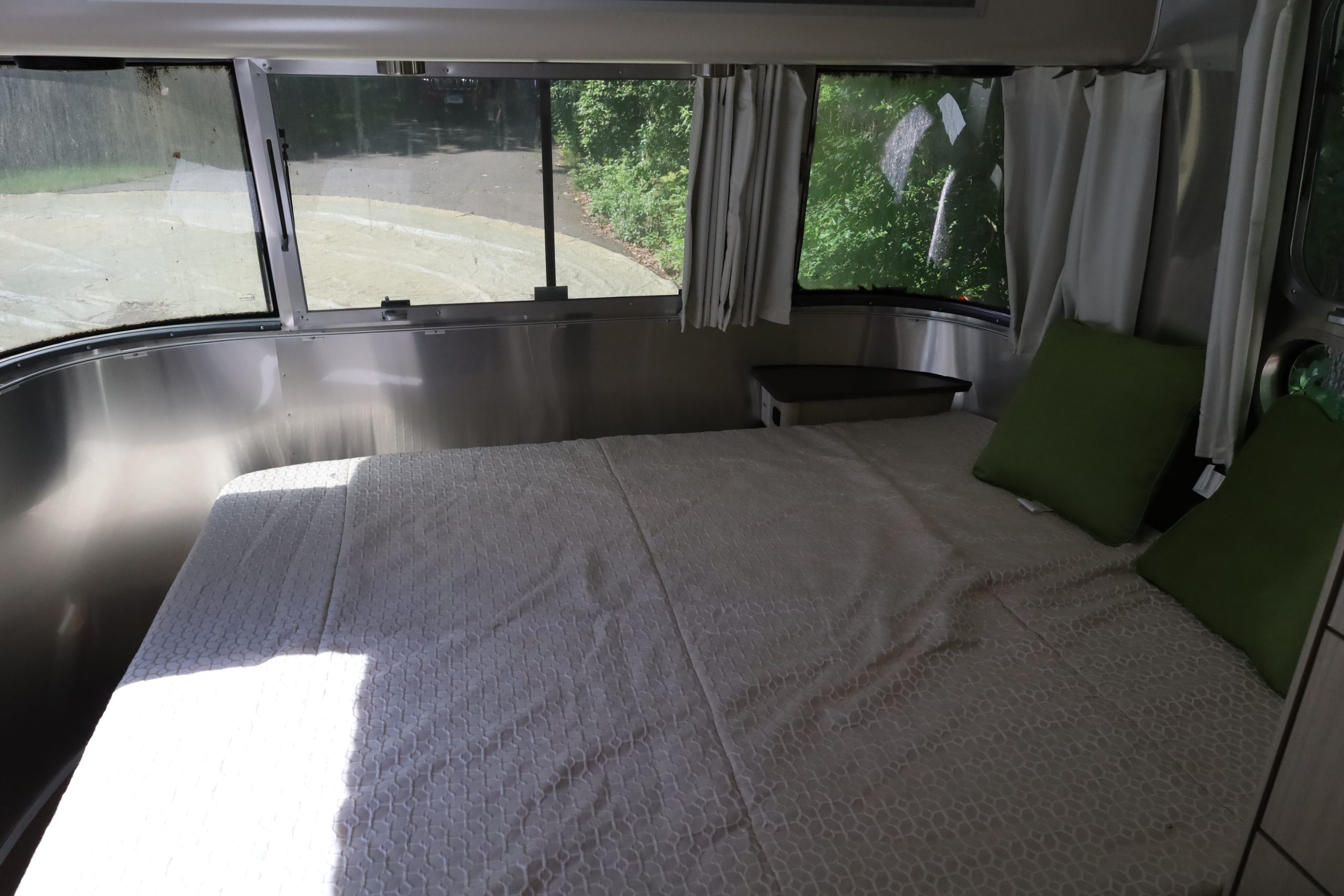 2020 Airstream International Serenity 25FB - Image 26