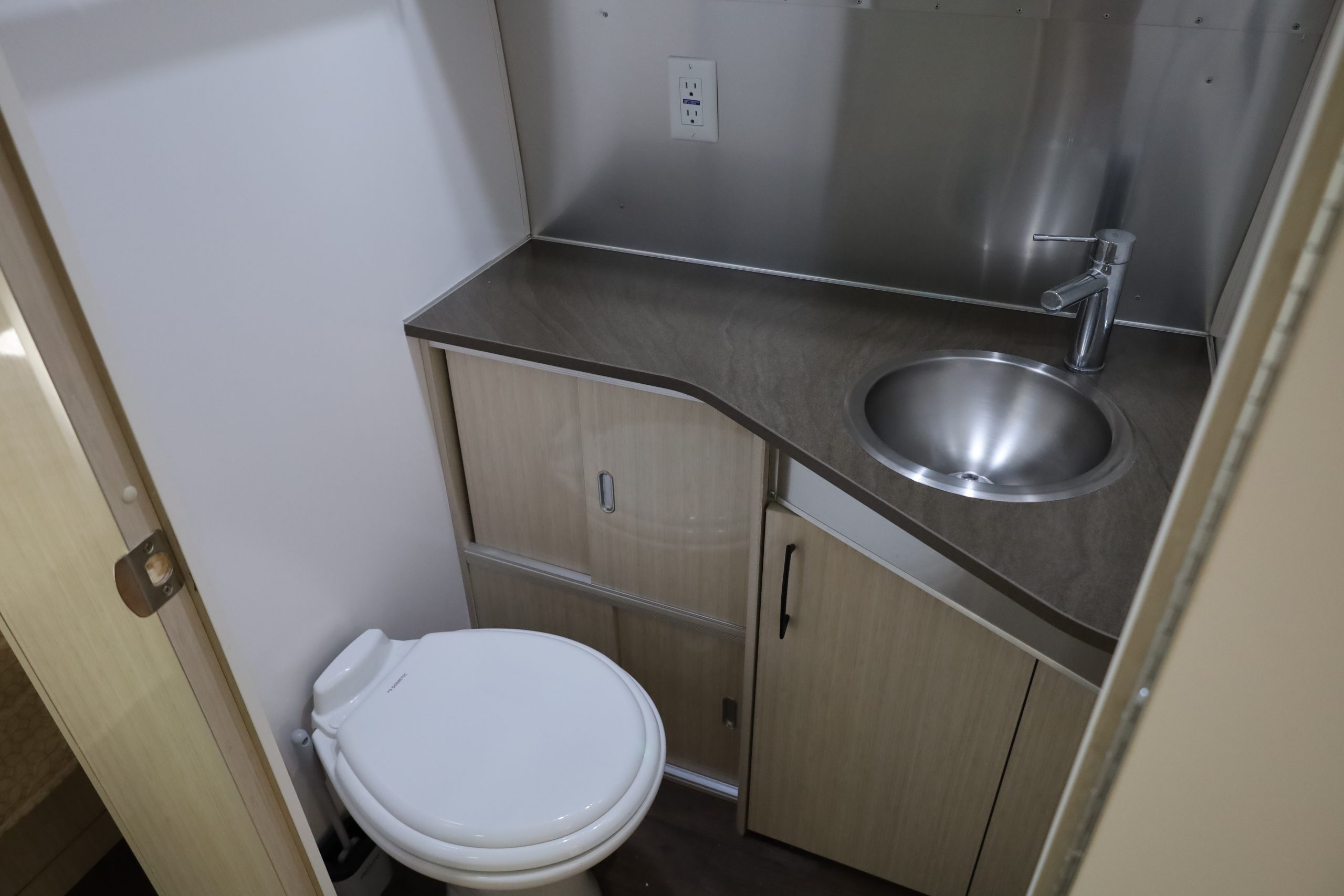 2020 Airstream International Serenity 25FB - Image 27