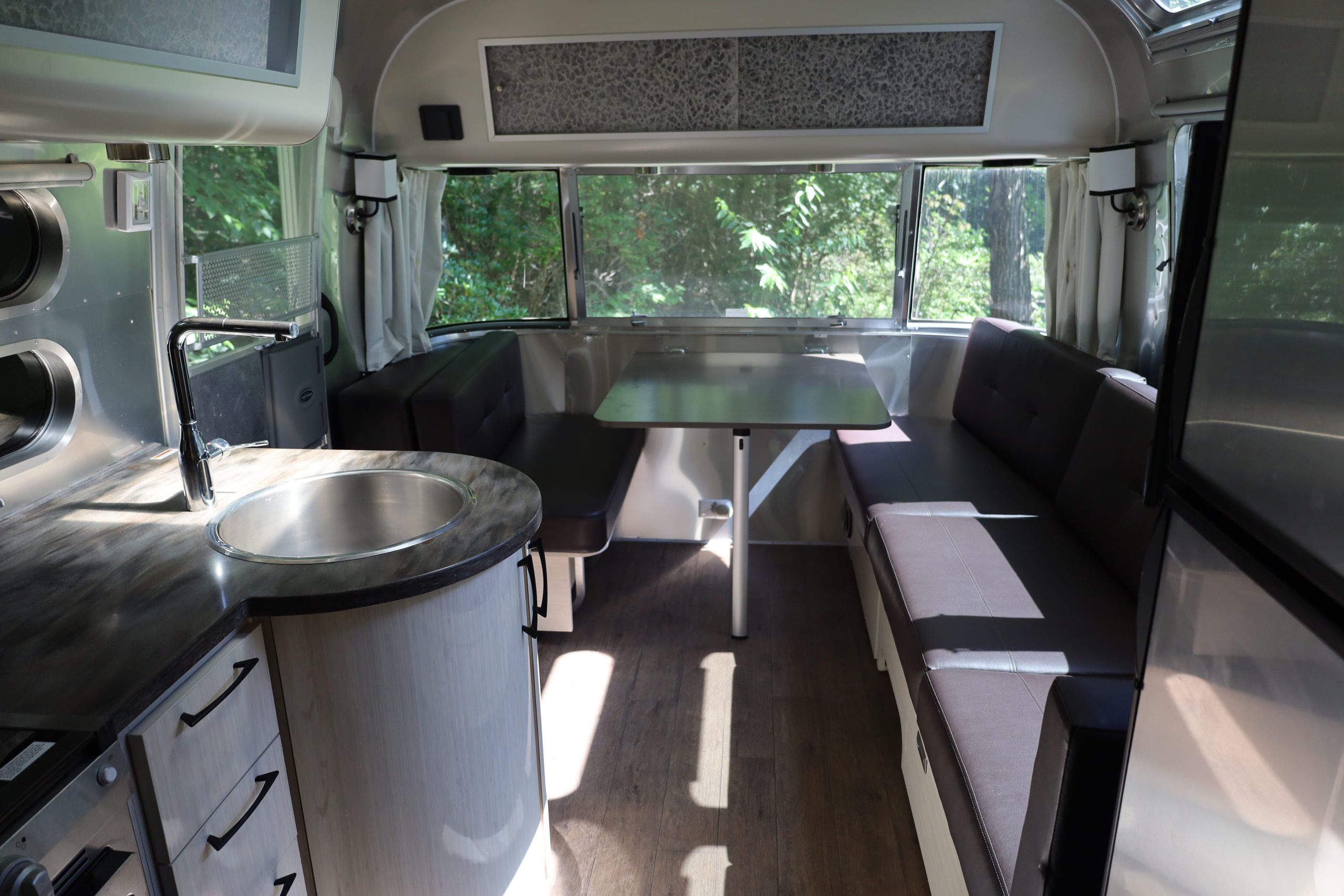 2020 Airstream International Serenity 25FB - Image 12