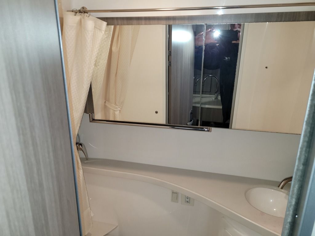 2020 Regal 28 Express - Image 12