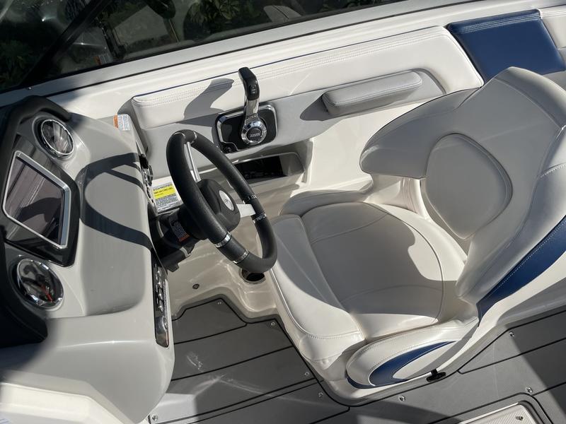 2021 Chaparral 23 Surf - Image 42