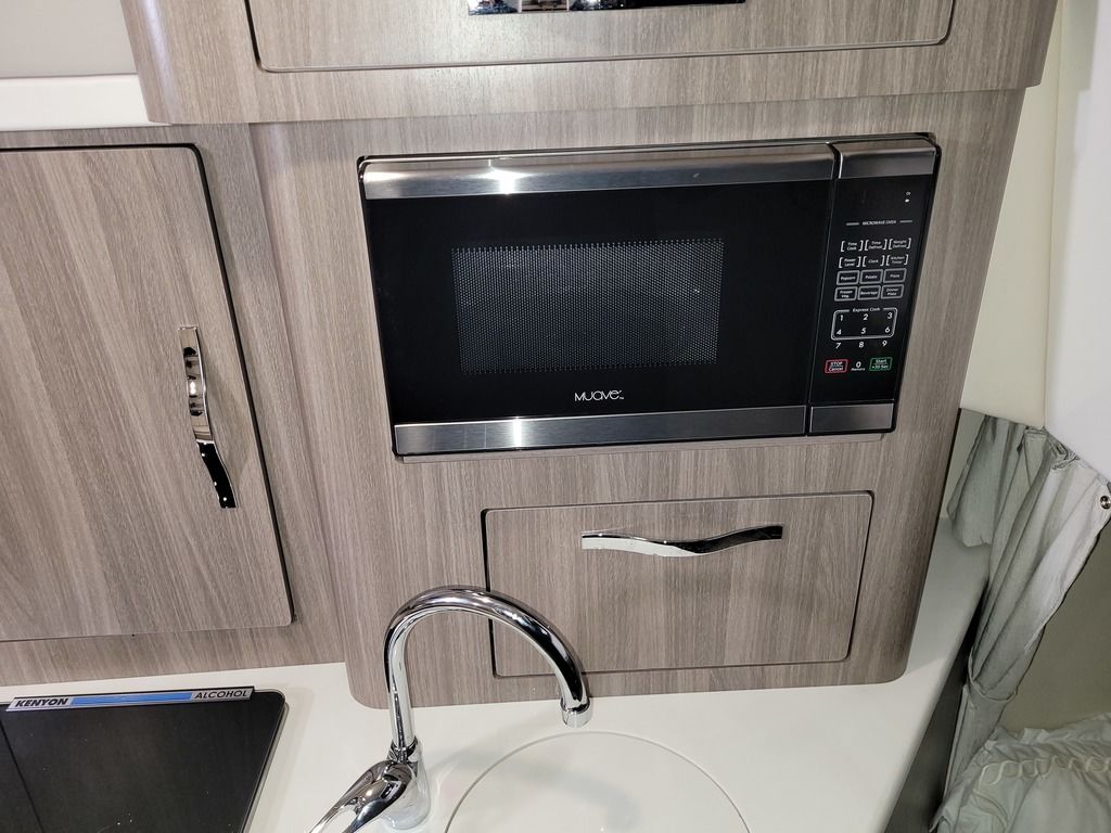 2020 Regal 28 Express - Image 17