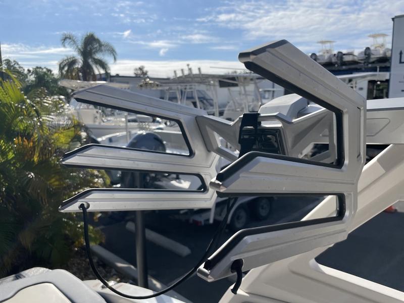 2021 Chaparral 23 Surf - Image 49