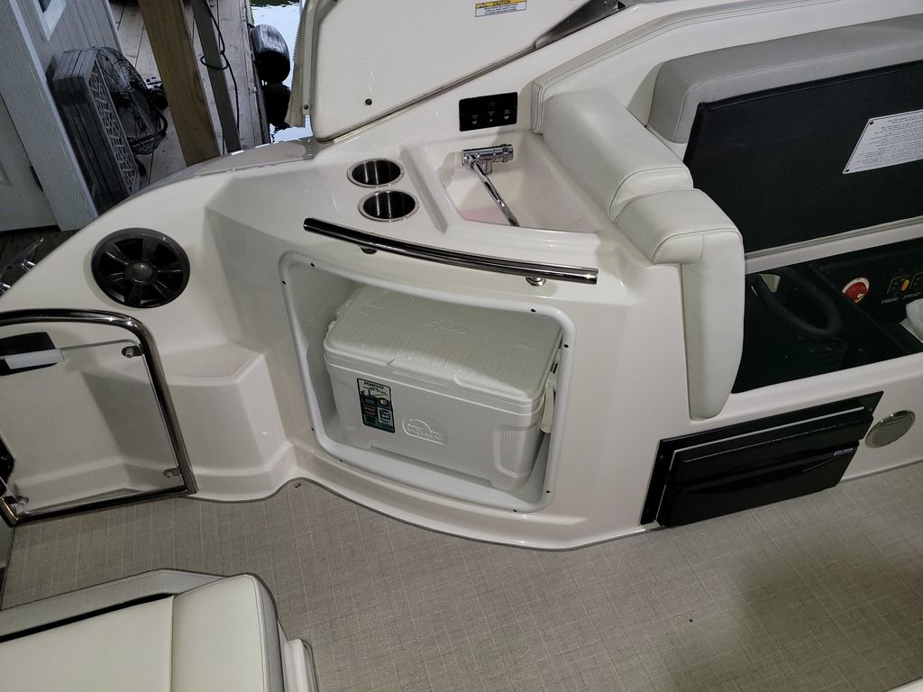 2020 Regal 28 Express - Image 40