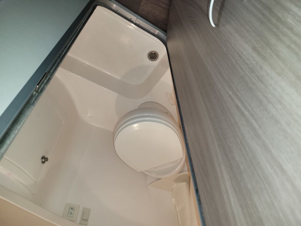 2020 Regal 28 Express - Image 5