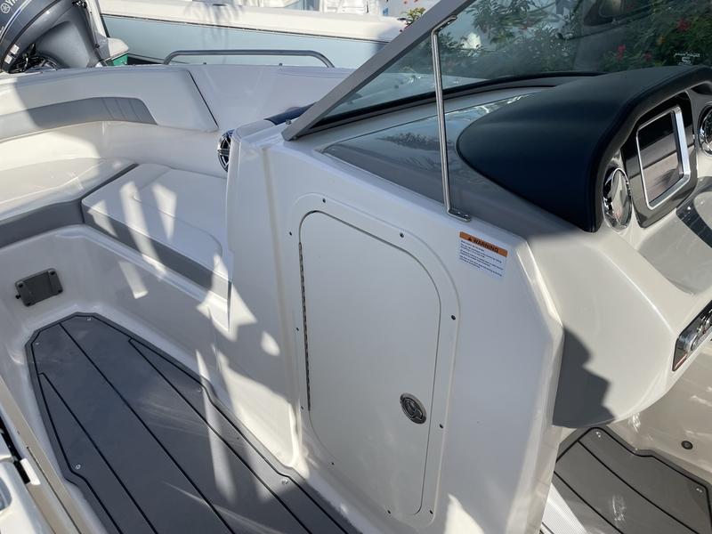 2021 Chaparral 23 Surf - Image 90