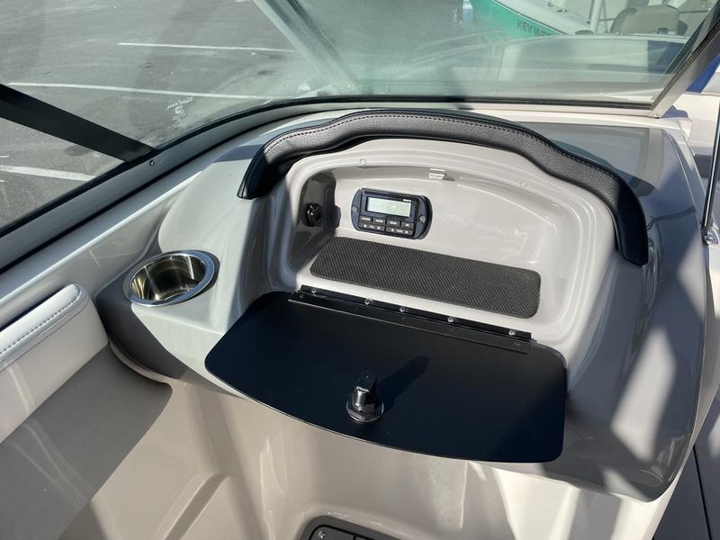 2021 Chaparral 23 Surf - Image 5