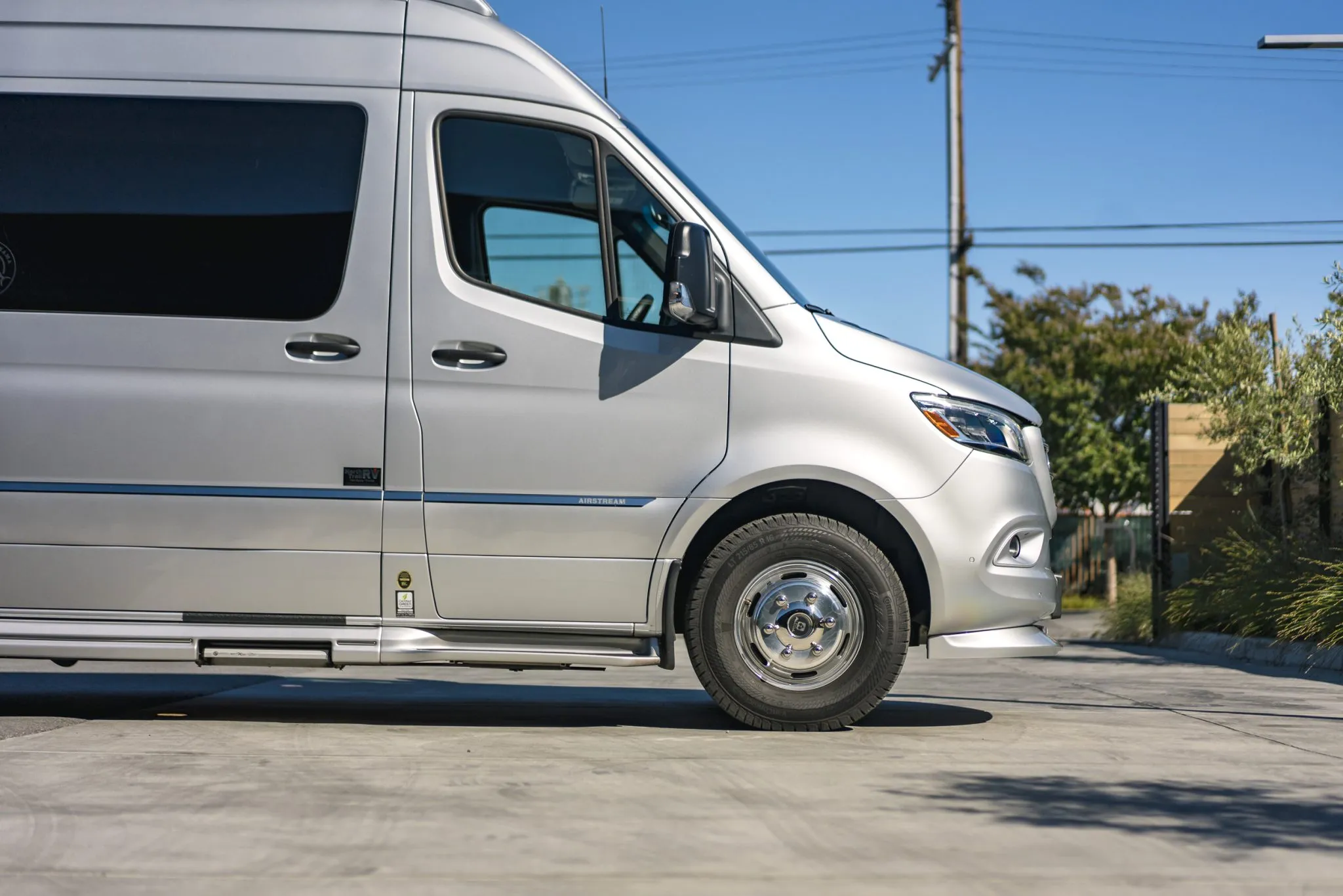 2021 Airstream Interstate 24GT Tommy Bahama Relax Edition - Image 15