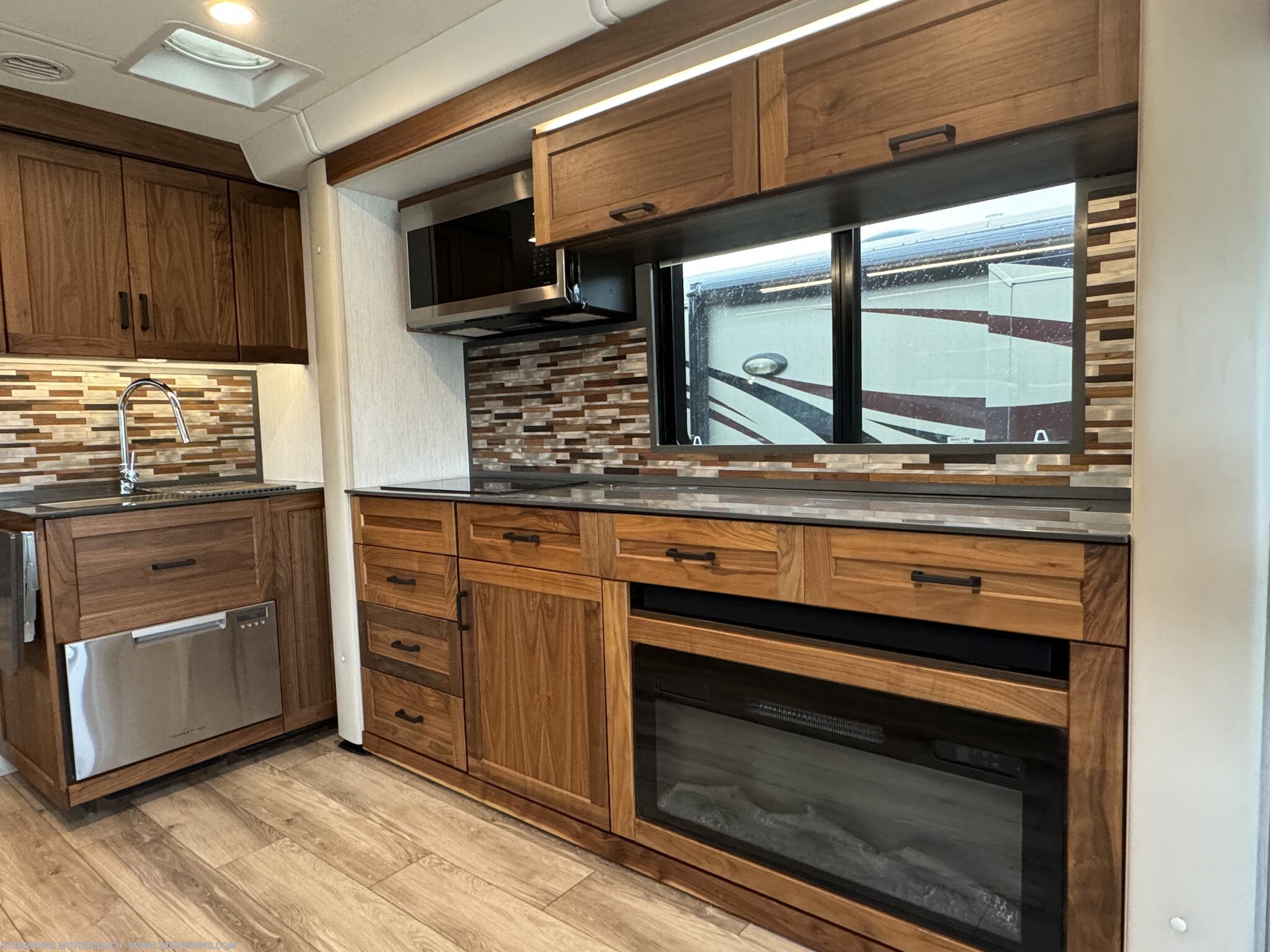 2022 Winnebago Journey 34N - Image 15