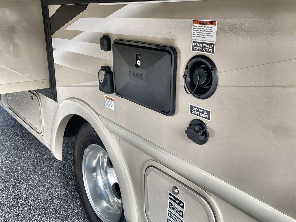 2022 Thor Motor Coach 23TW - Image 14