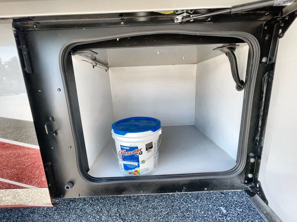 2022 Holiday Rambler Endeavor 38N - Image 16