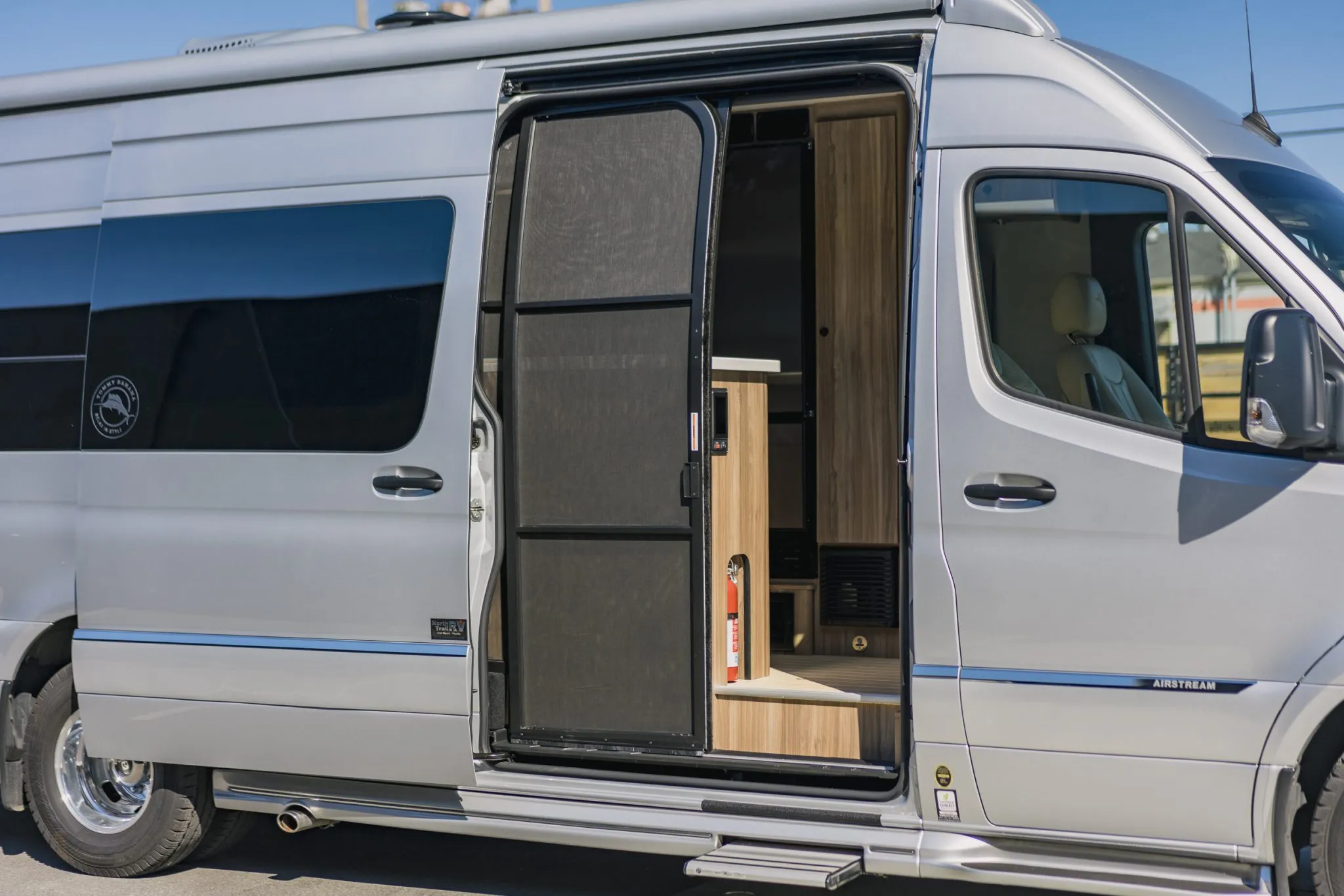 2021 Airstream Interstate 24GT Tommy Bahama Relax Edition - Image 16