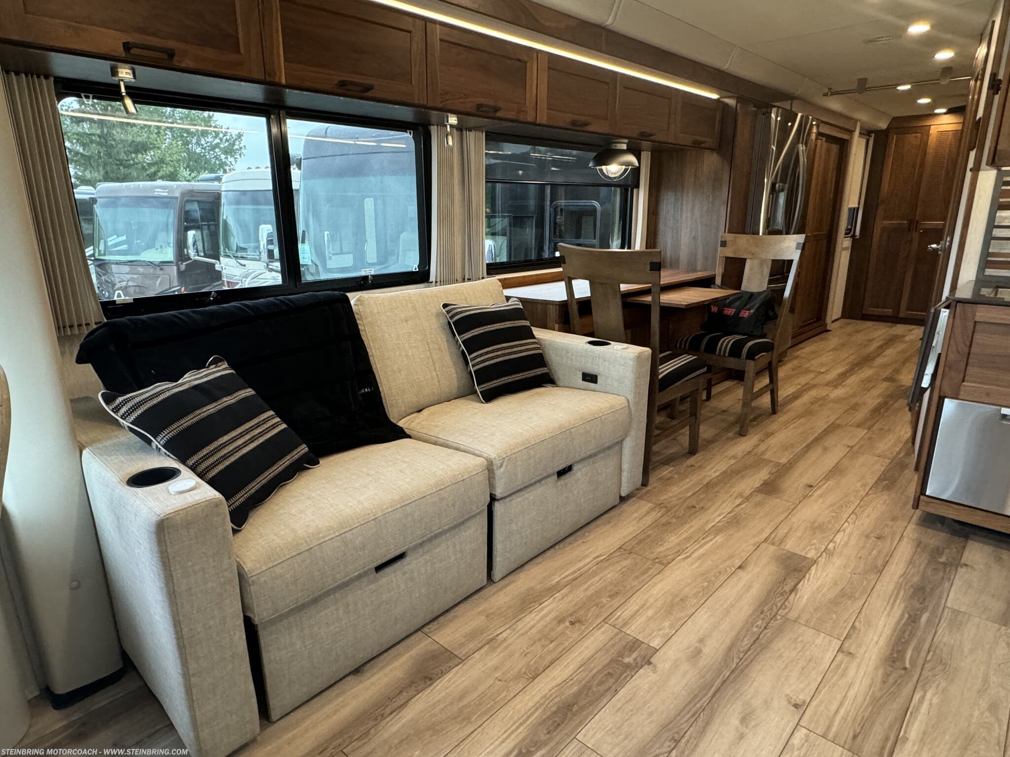 2022 Winnebago Journey 34N - Image 16