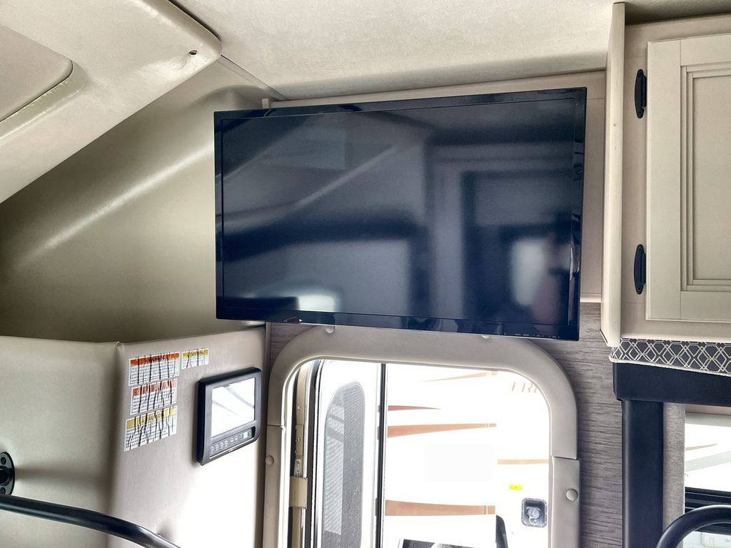 2022 Thor Motor Coach 23TW - Image 15