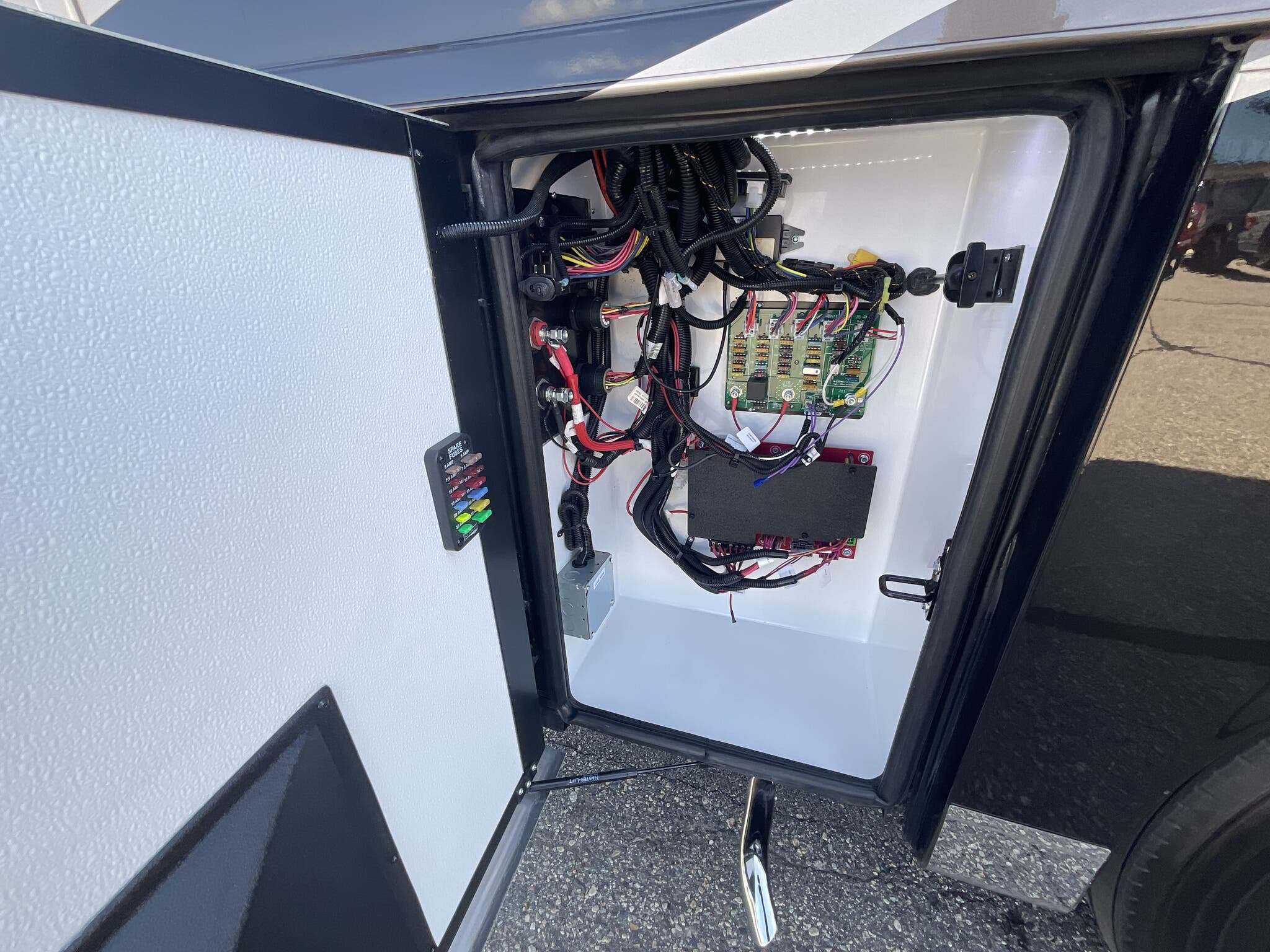 2022 Newmar Dutch Star 4369 Diesel Pusher - Image 15