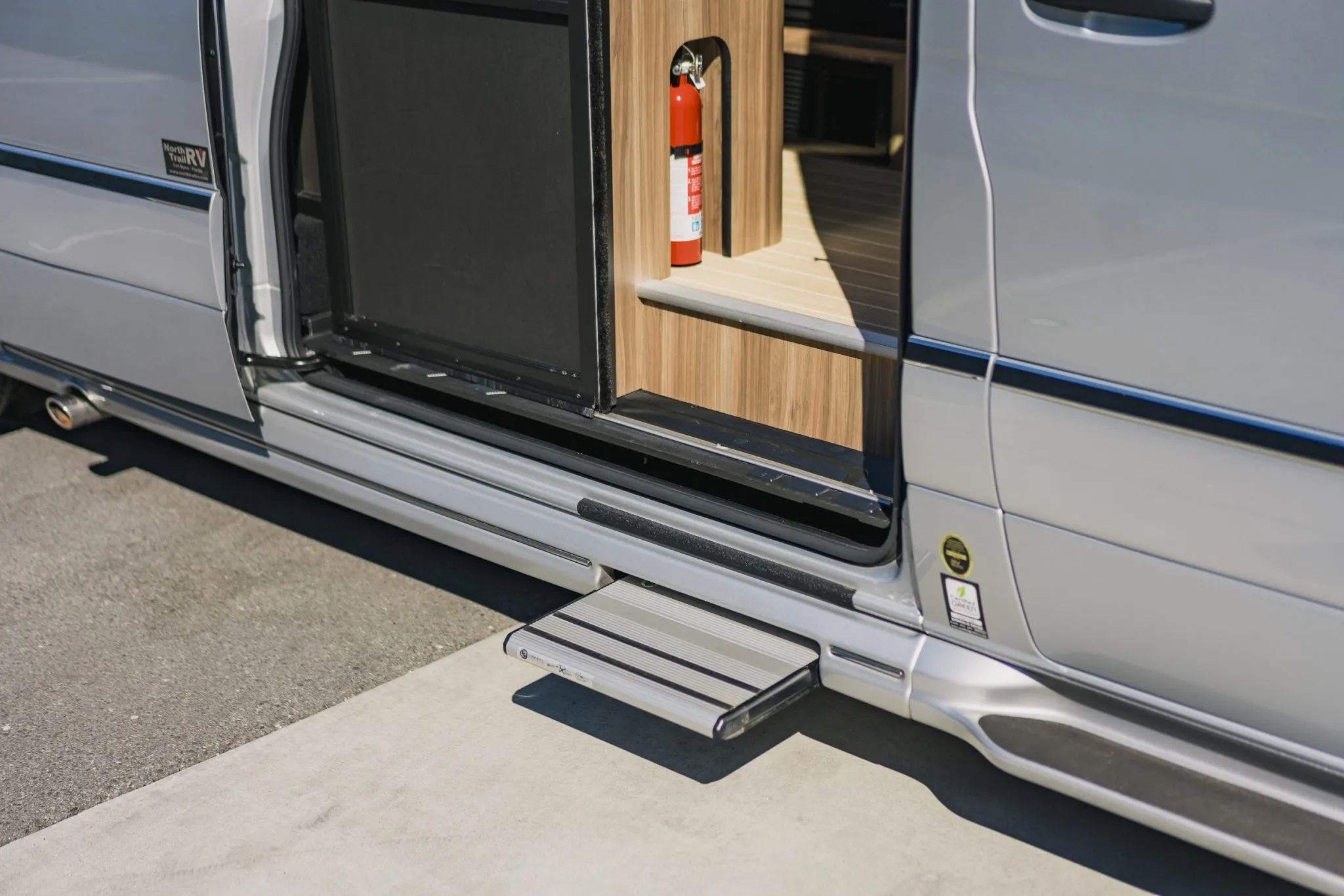 2021 Airstream Interstate 24GT Tommy Bahama Relax Edition - Image 17