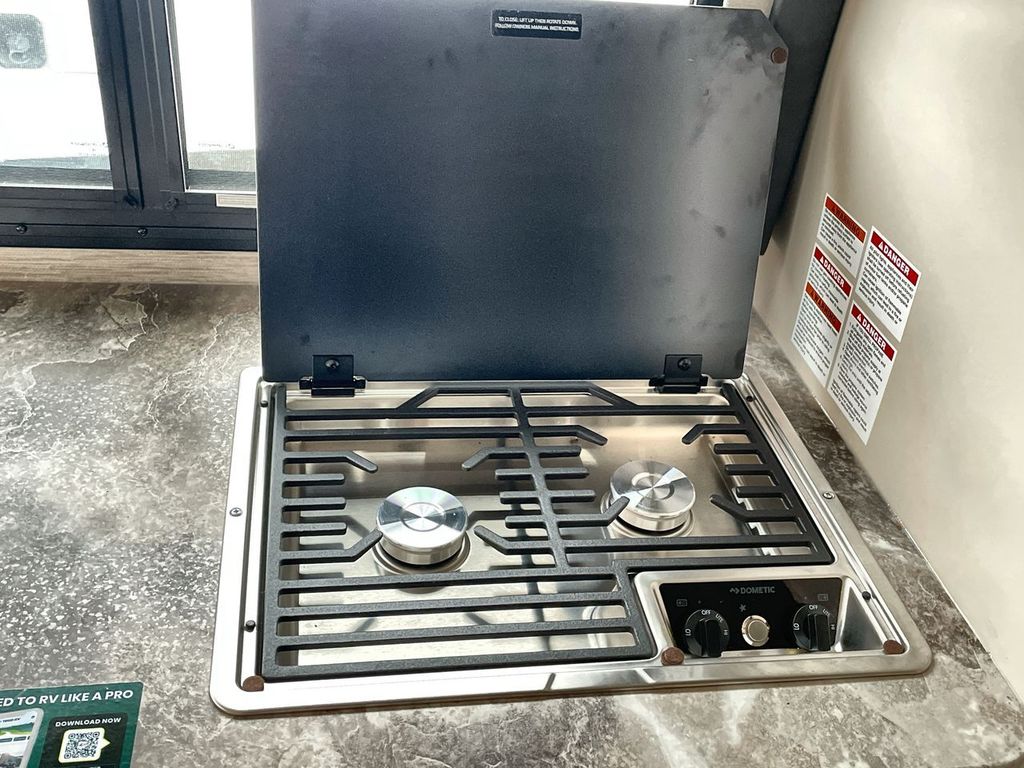 2022 Thor Motor Coach 23TW - Image 16