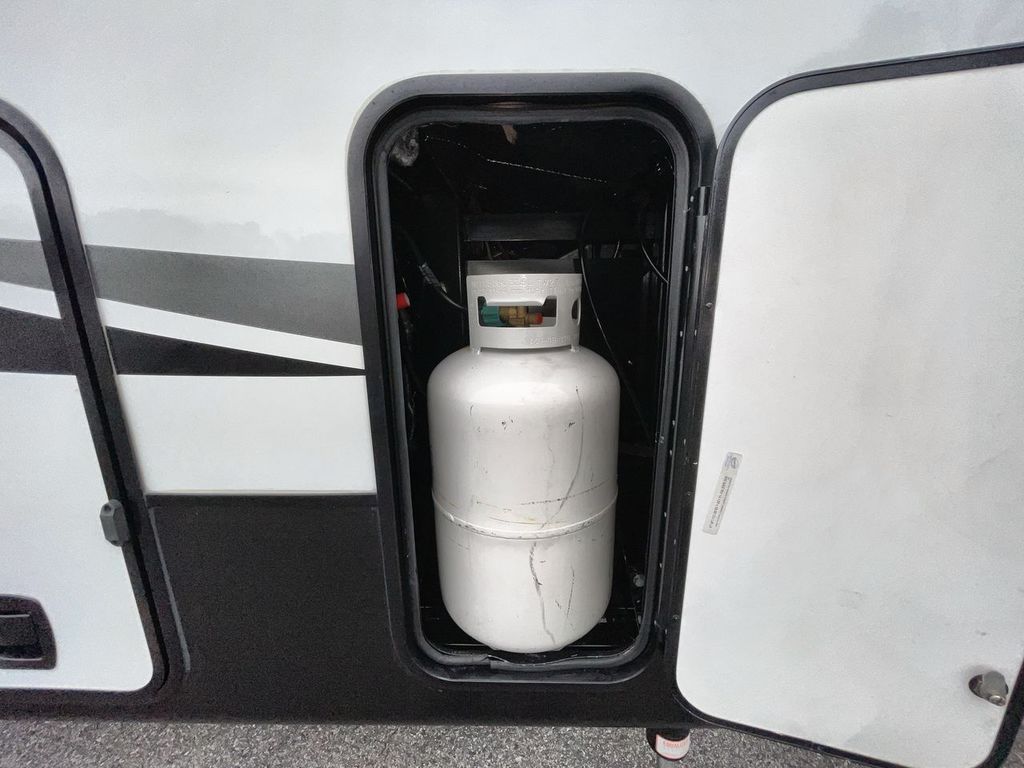 2021 Jayco Seismic 4113 - Image 8