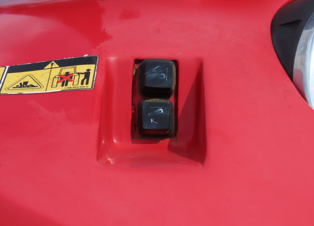 2018 Mahindra 9125P 4WD Front End Loader Utility Ag Farm Tractor - Image 32