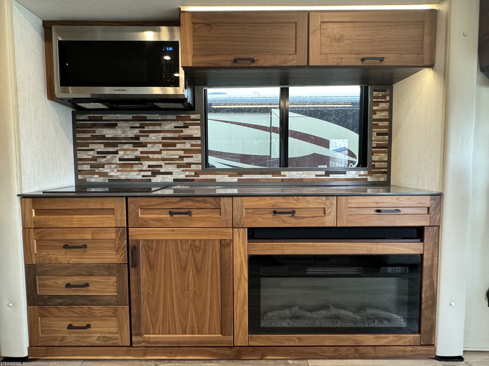 2022 Winnebago Journey 34N - Image 18