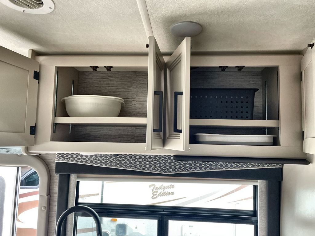 2022 Thor Motor Coach 23TW - Image 17