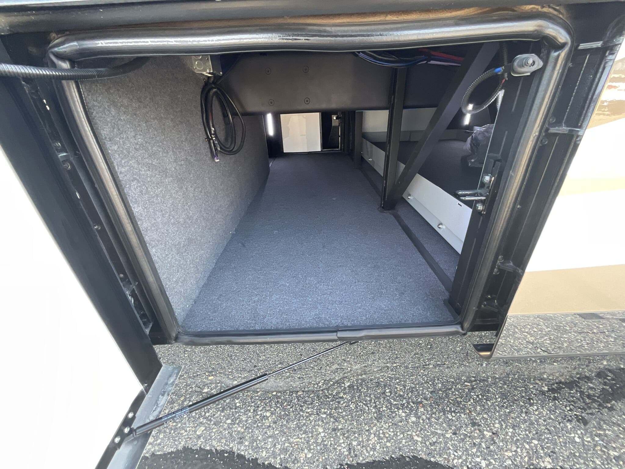 2022 Newmar Dutch Star 4369 Diesel Pusher - Image 17