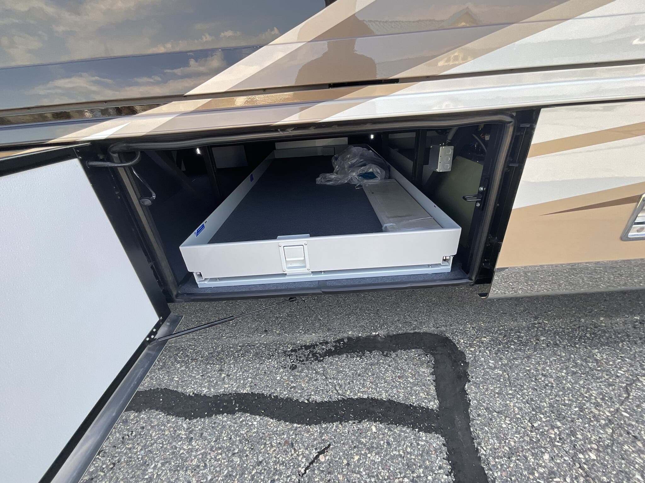 2022 Newmar Dutch Star 4369 Diesel Pusher - Image 18