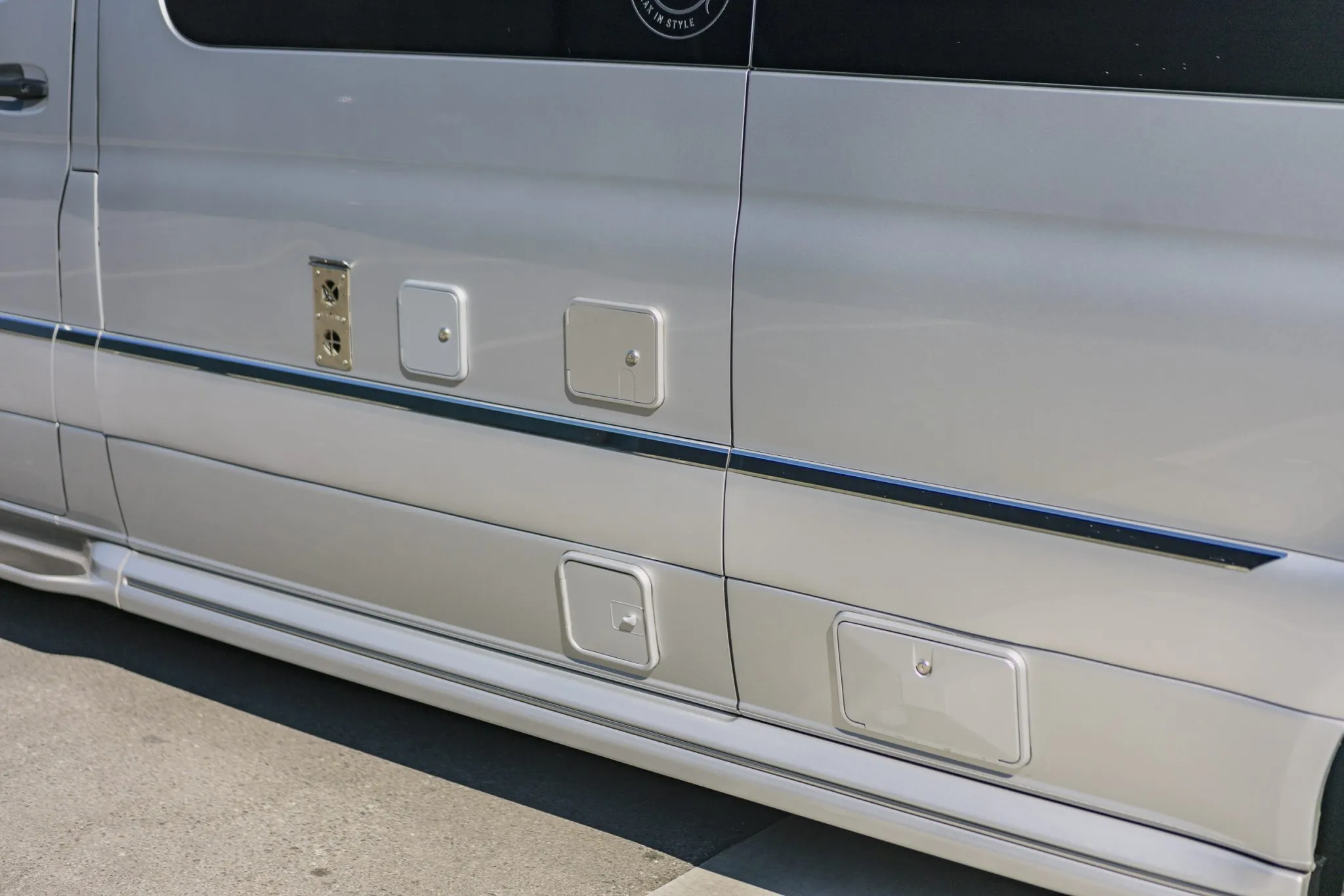 2021 Airstream Interstate 24GT Tommy Bahama Relax Edition - Image 20