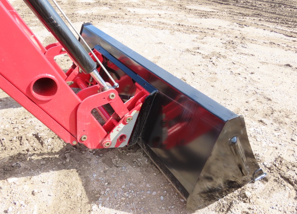 2018 Mahindra 9125P 4WD Front End Loader Utility Ag Farm Tractor - Image 35