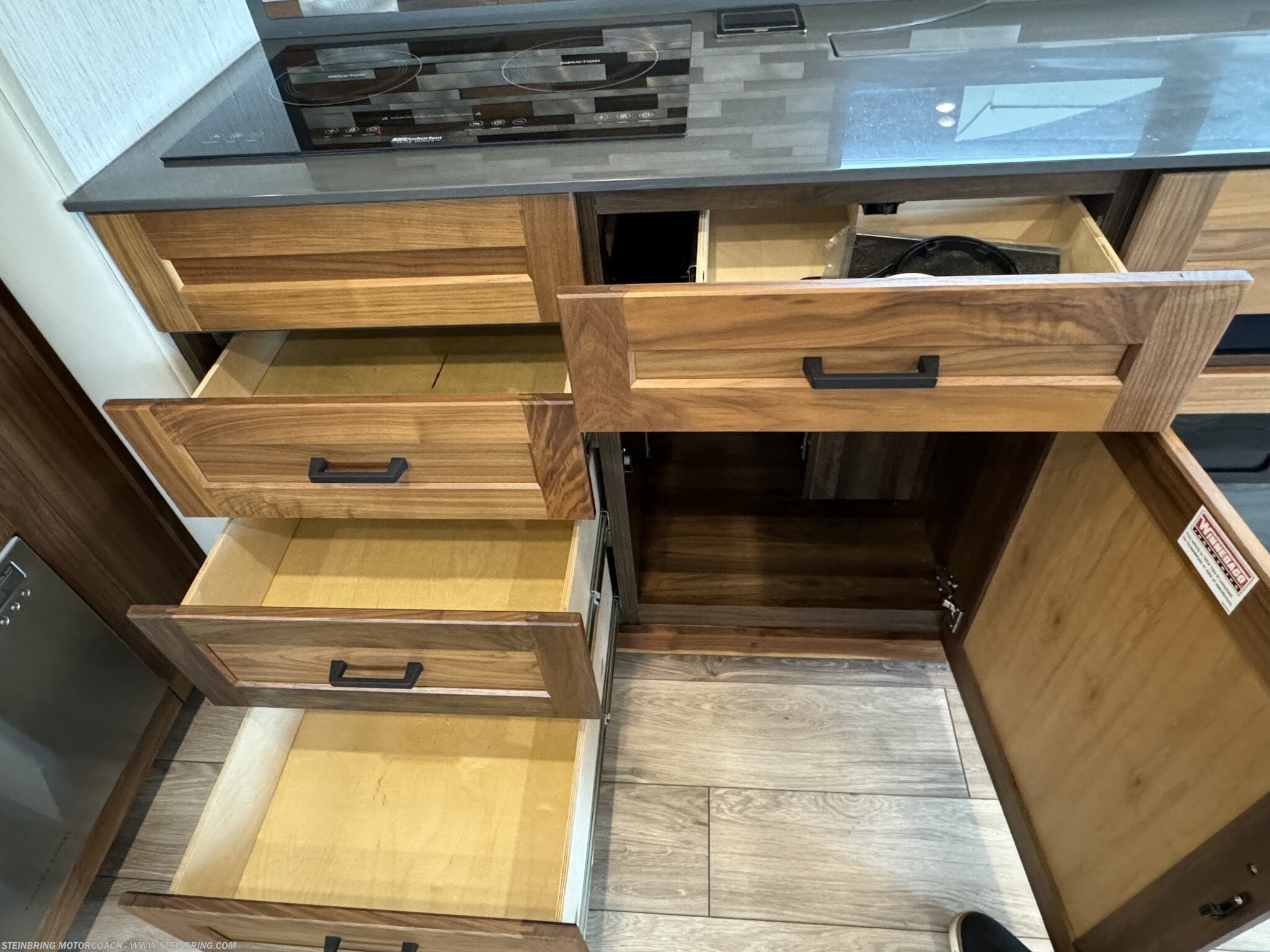 2022 Winnebago Journey 34N - Image 21