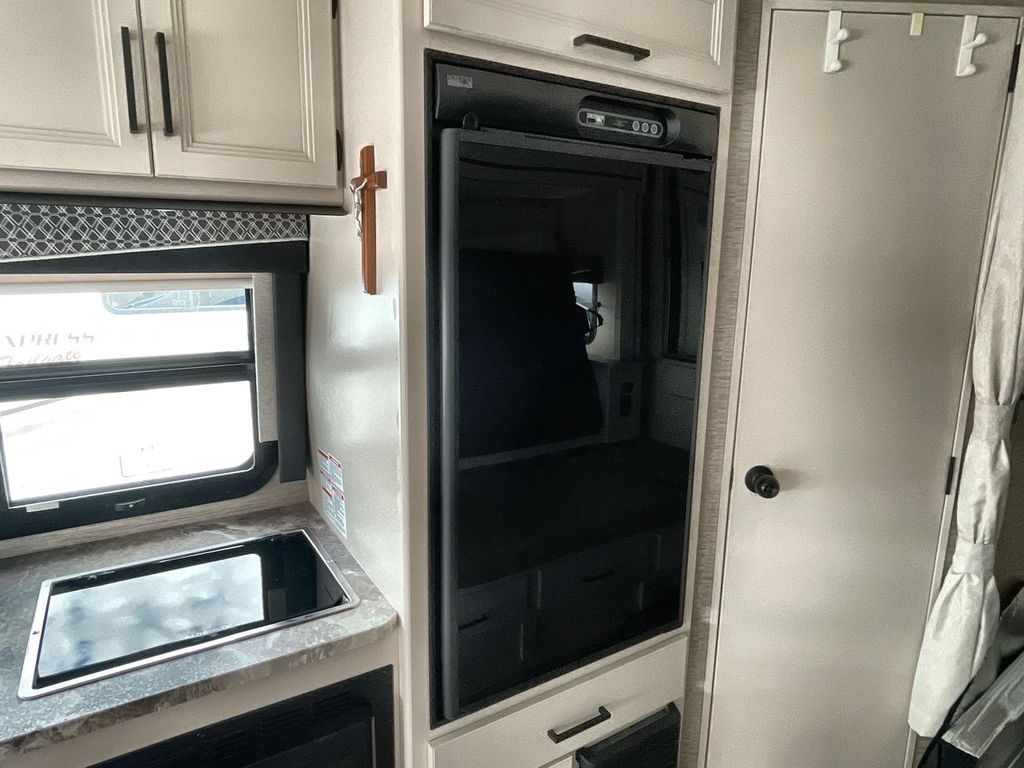 2022 Thor Motor Coach 23TW - Image 20