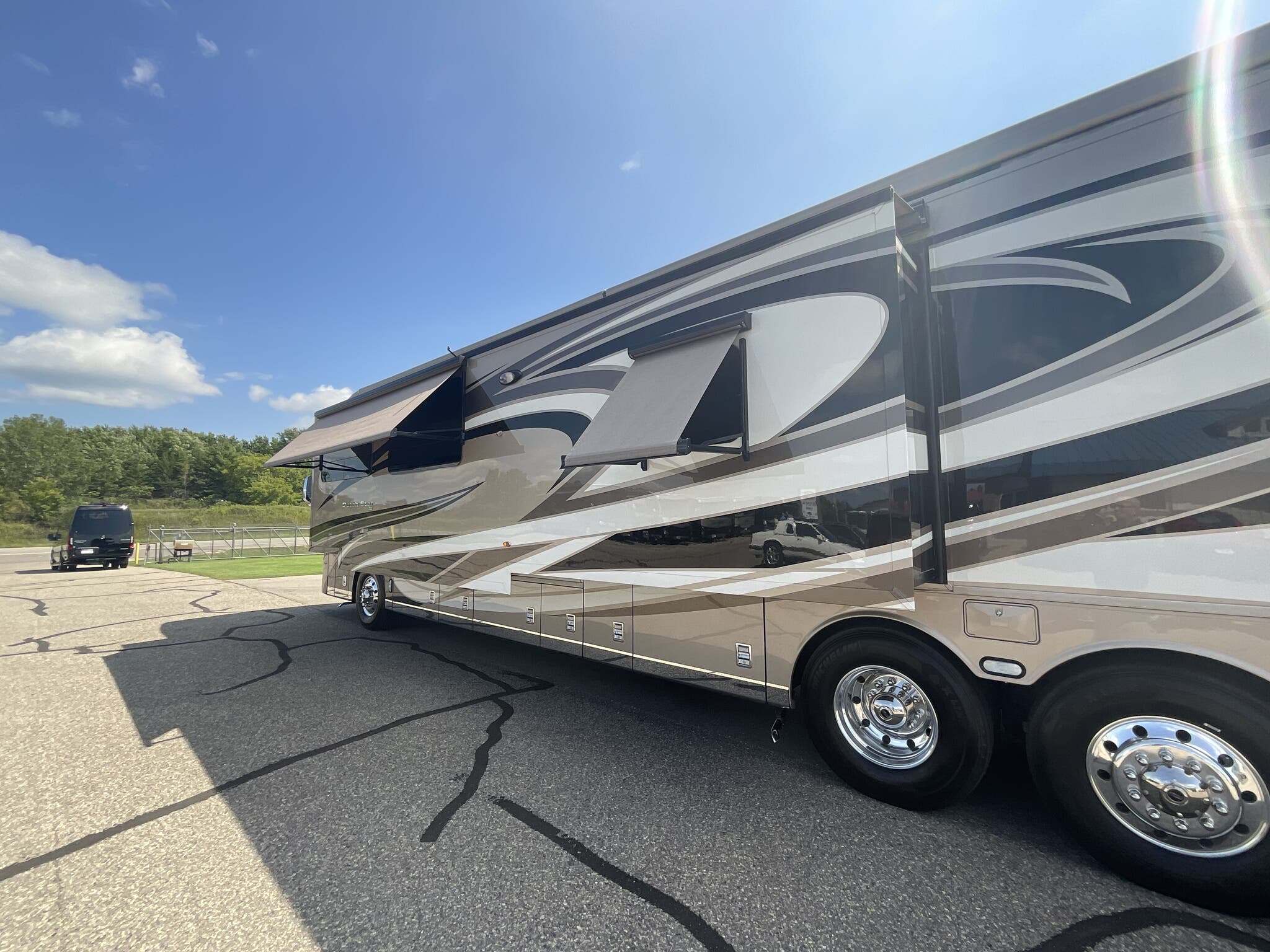 2022 Newmar Dutch Star 4369 Diesel Pusher - Image 4