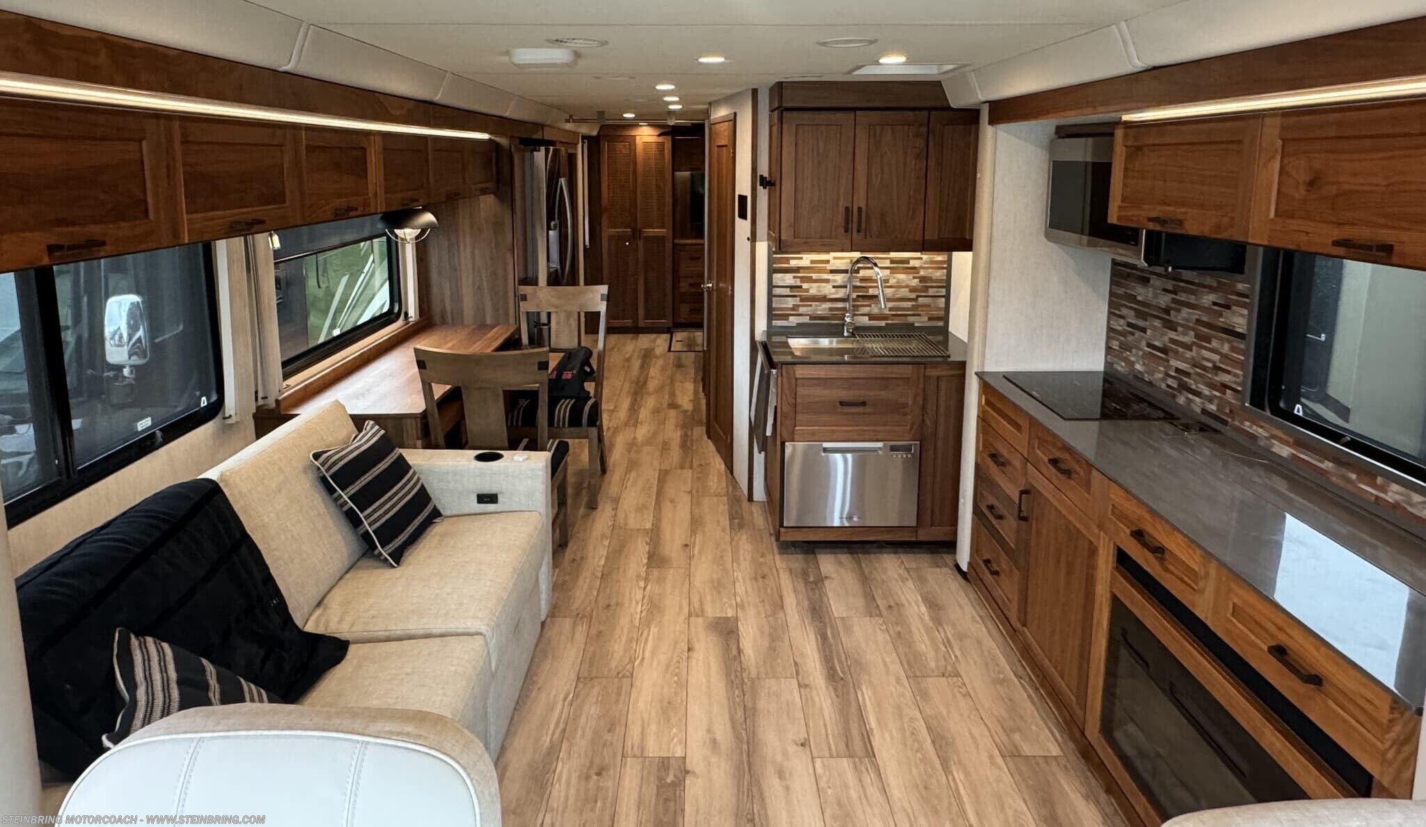 2022 Winnebago Journey 34N - Image 6