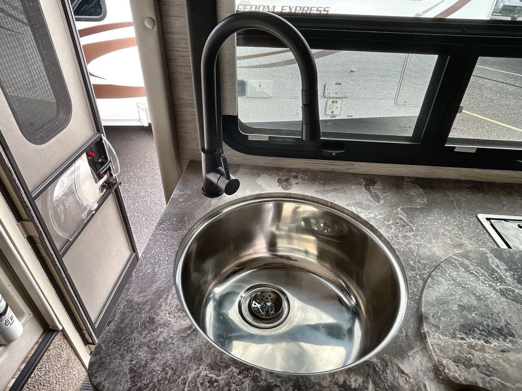 2022 Thor Motor Coach 23TW - Image 22