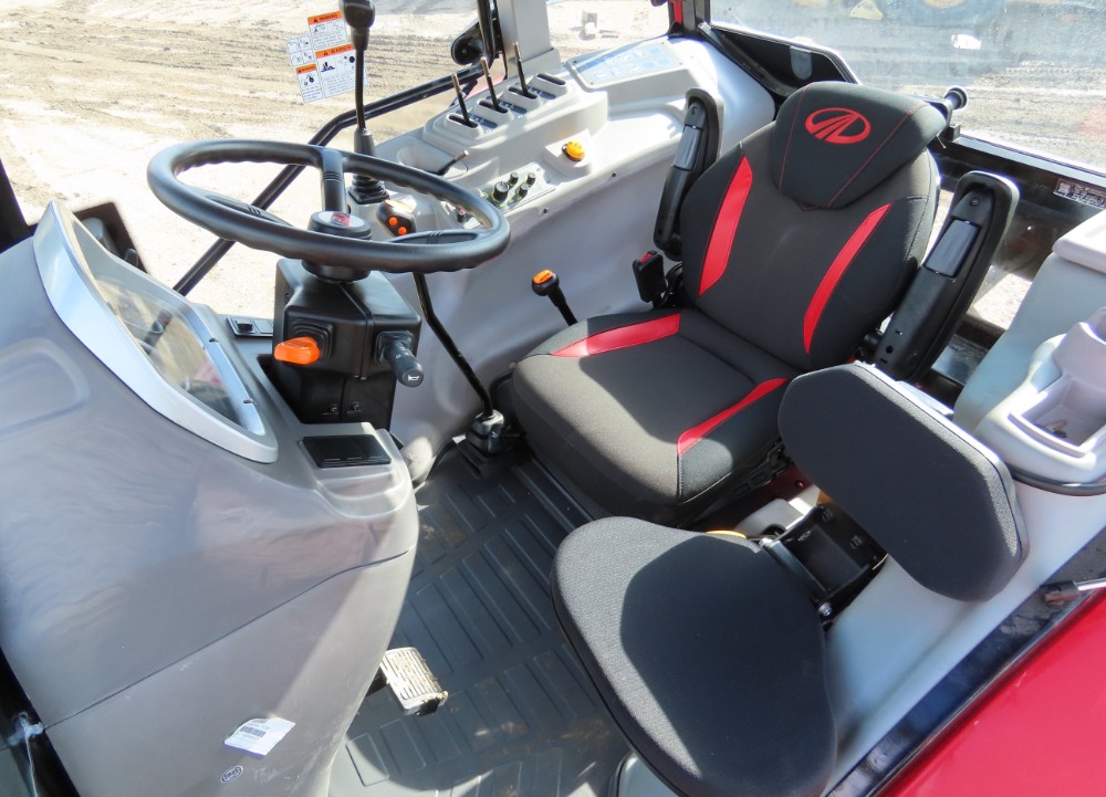 2018 Mahindra 9125P 4WD Front End Loader Utility Ag Farm Tractor - Image 38