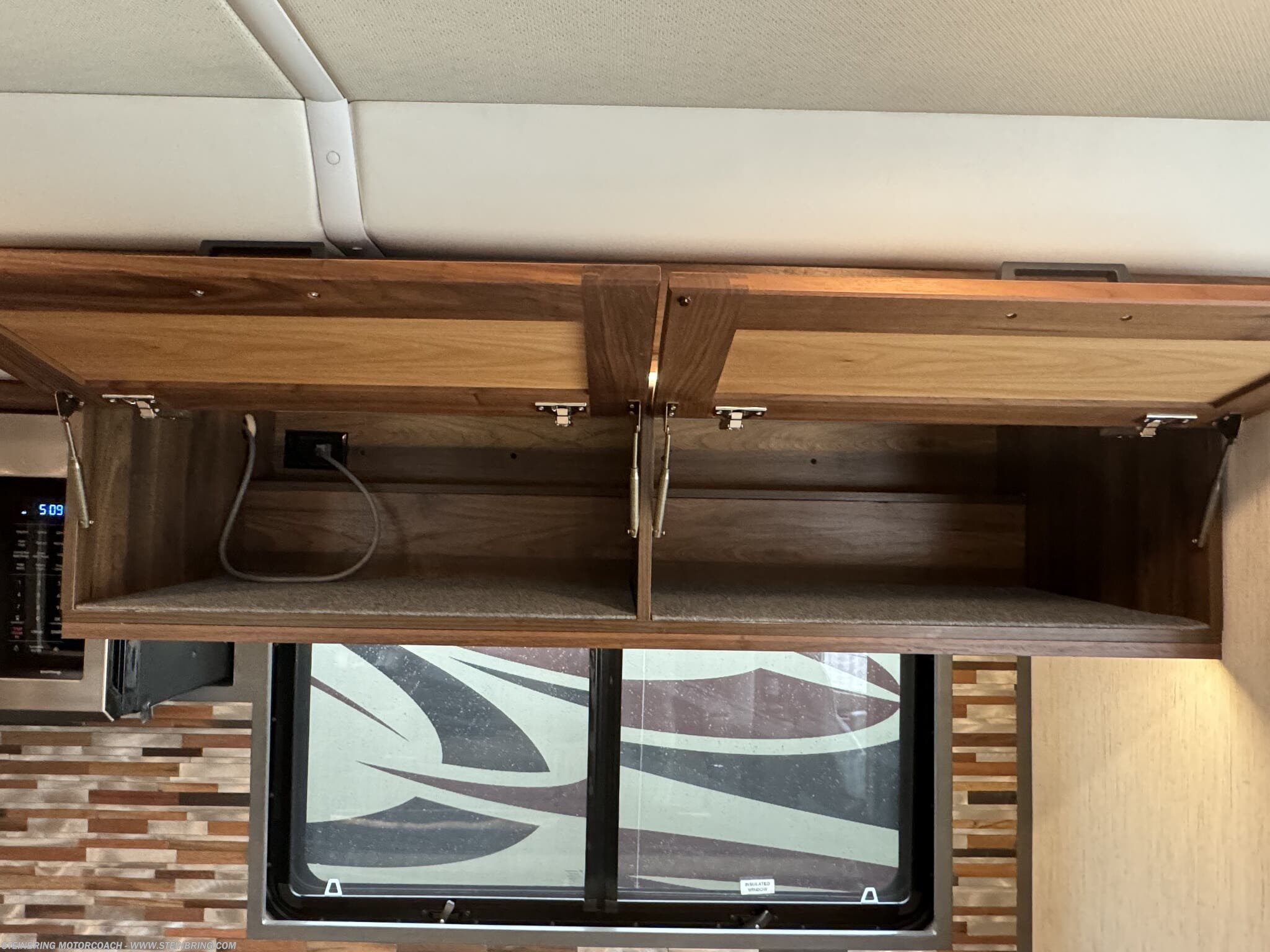 2022 Winnebago Journey 34N - Image 24