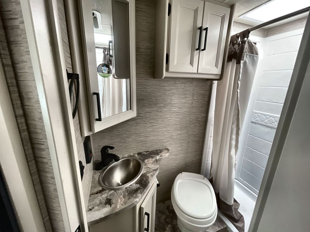 2022 Thor Motor Coach 23TW - Image 23
