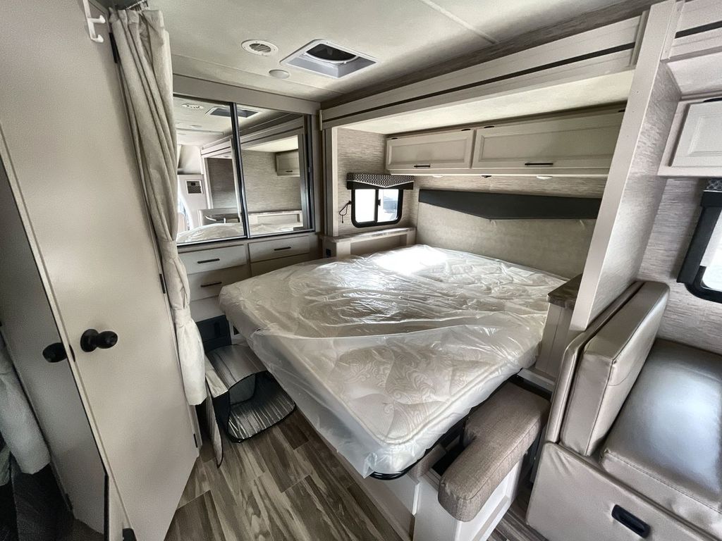2022 Thor Motor Coach 23TW - Image 25