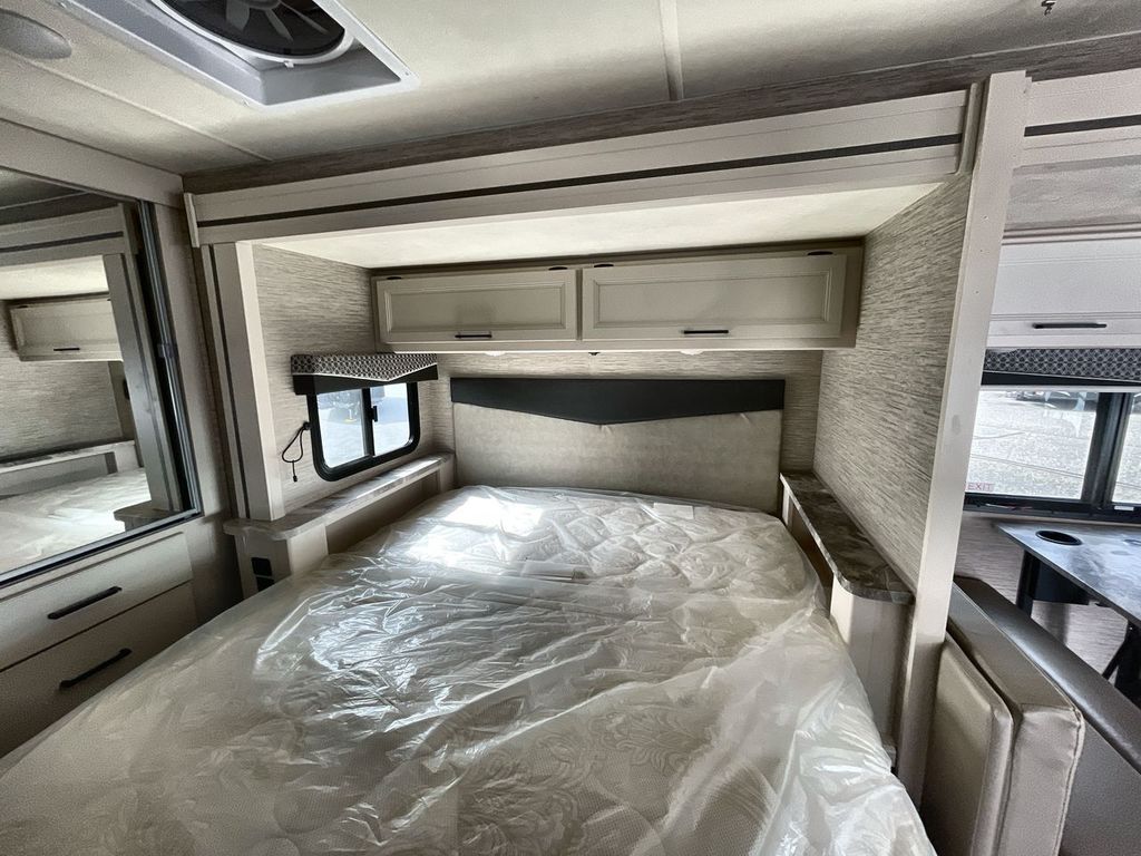 2022 Thor Motor Coach 23TW - Image 26