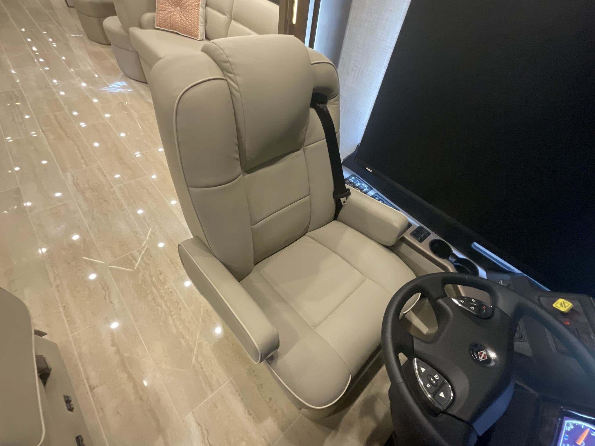 2022 Newmar Dutch Star 4369 Diesel Pusher - Image 26