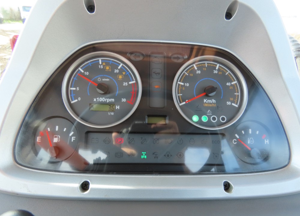 2018 Mahindra 9125P 4WD Front End Loader Utility Ag Farm Tractor - Image 2