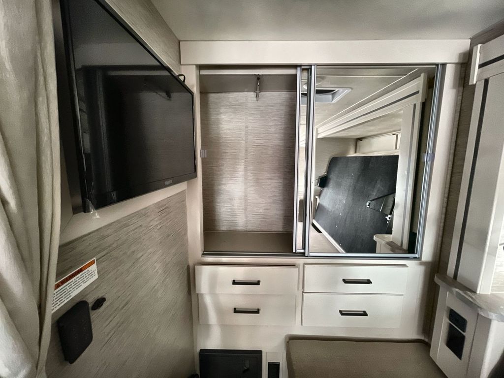 2022 Thor Motor Coach 23TW - Image 27