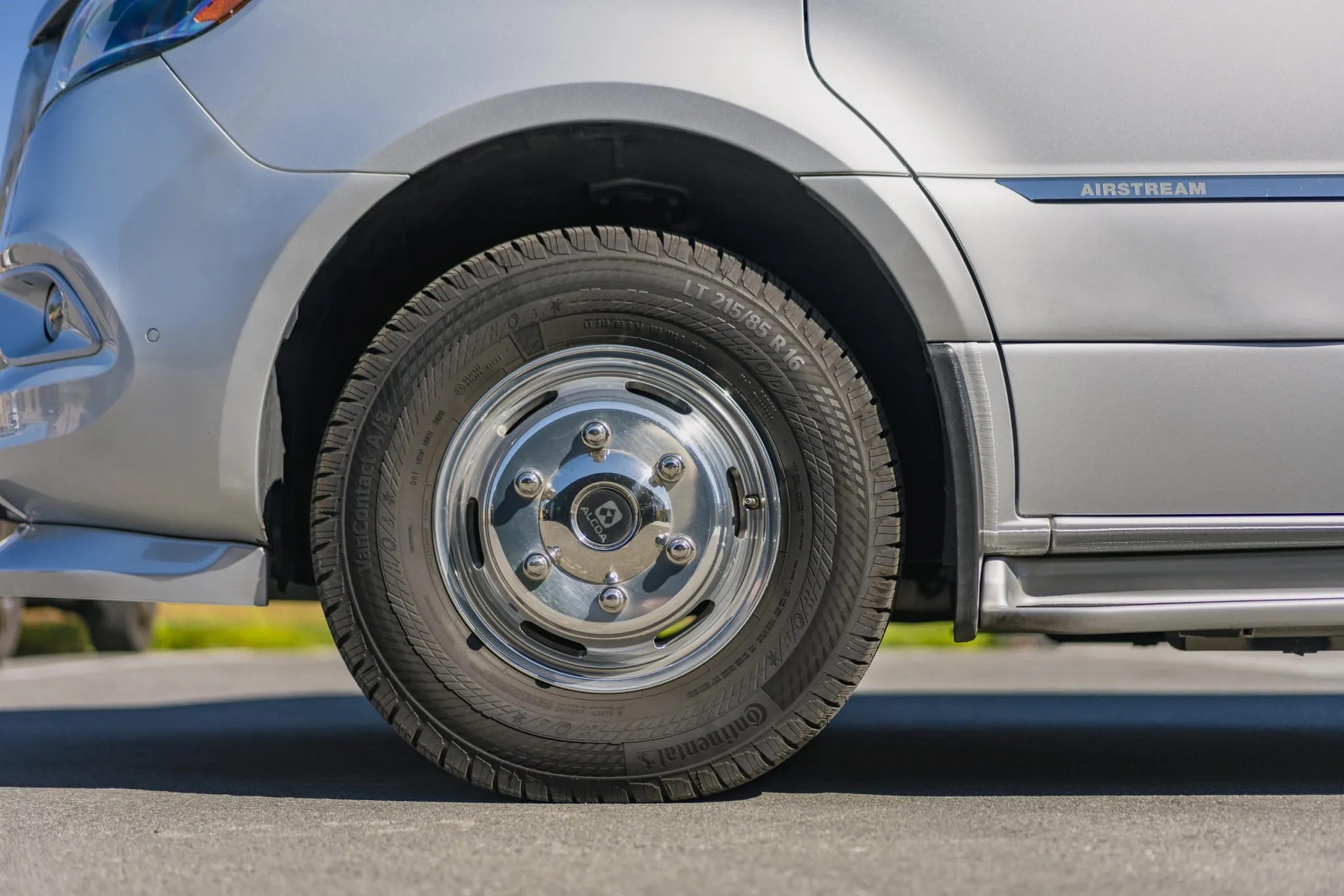 2021 Airstream Interstate 24GT Tommy Bahama Relax Edition - Image 29