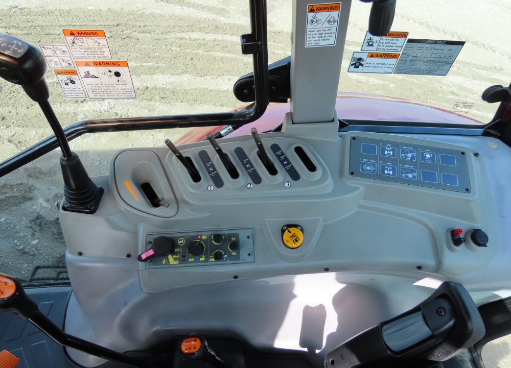 2018 Mahindra 9125P 4WD Front End Loader Utility Ag Farm Tractor - Image 3