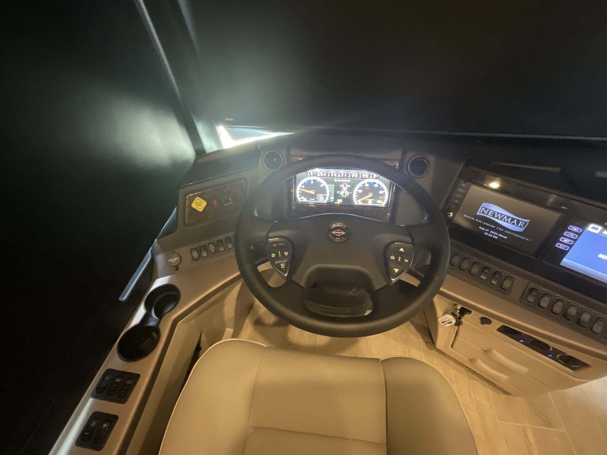 2022 Newmar Dutch Star 4369 Diesel Pusher - Image 28