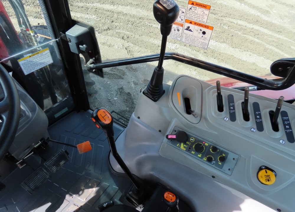 2018 Mahindra 9125P 4WD Front End Loader Utility Ag Farm Tractor - Image 4