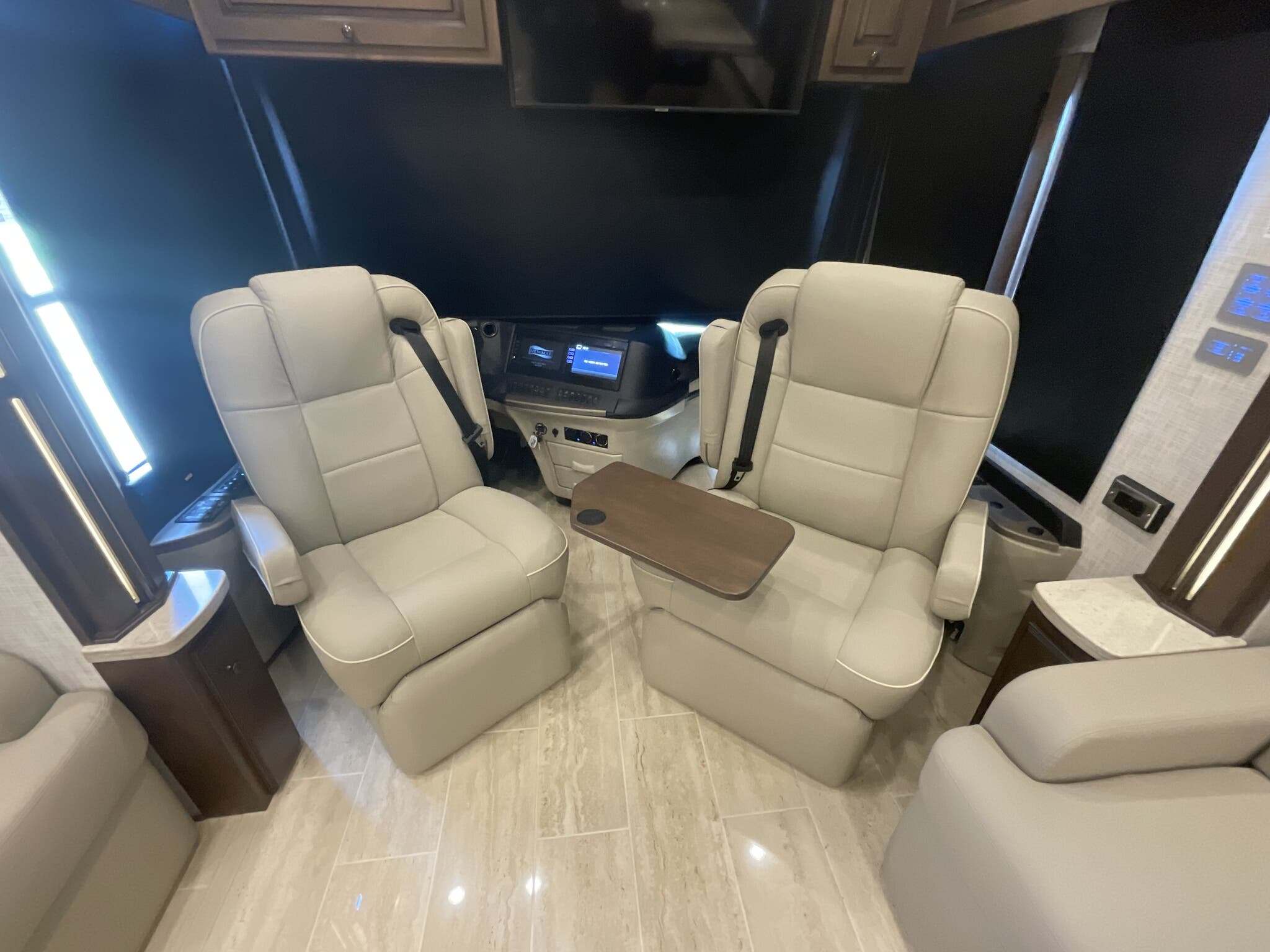 2022 Newmar Dutch Star 4369 Diesel Pusher - Image 29