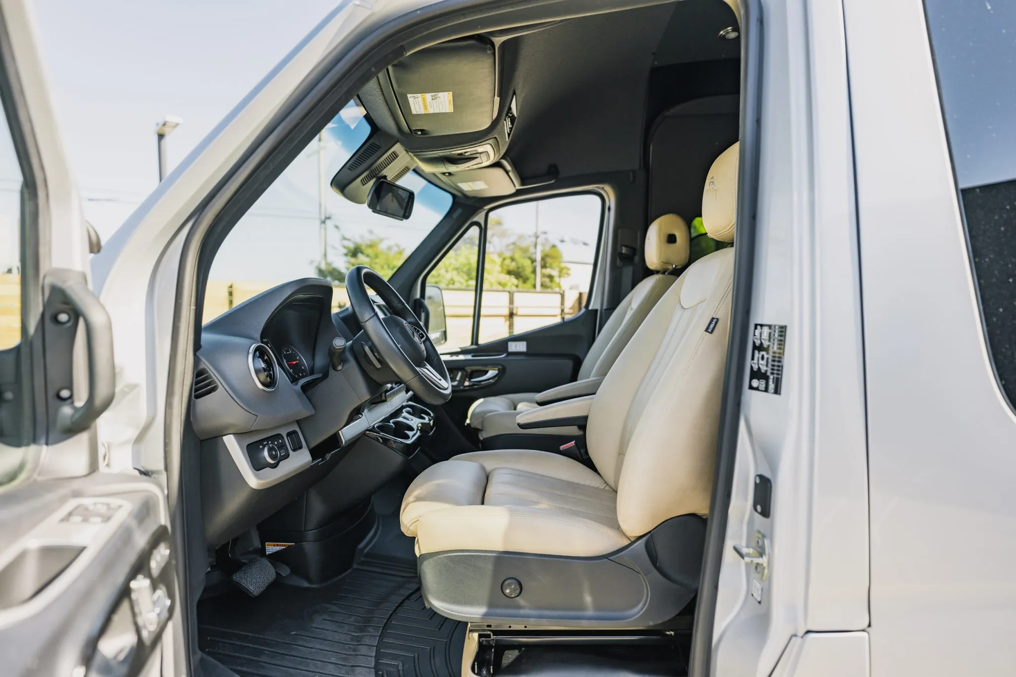 2021 Airstream Interstate 24GT Tommy Bahama Relax Edition - Image 31