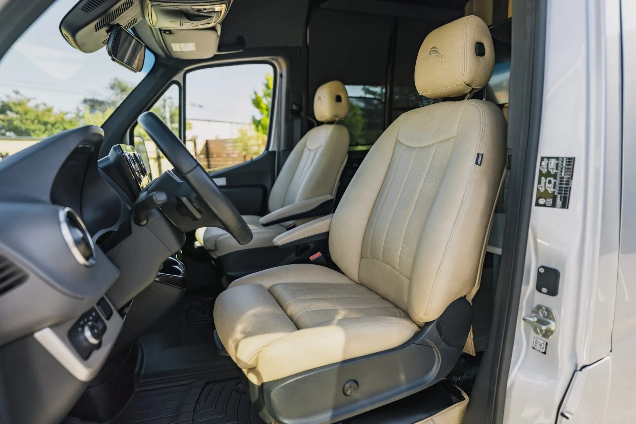 2021 Airstream Interstate 24GT Tommy Bahama Relax Edition - Image 32