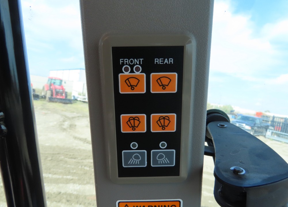 2018 Mahindra 9125P 4WD Front End Loader Utility Ag Farm Tractor - Image 6